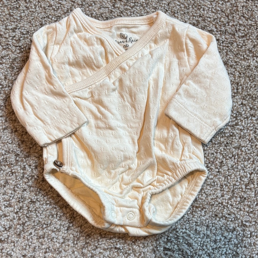 Oliver & Rain Newborn Off White 100% Organic Cotton Long Sleeve Bodysuit | cozy